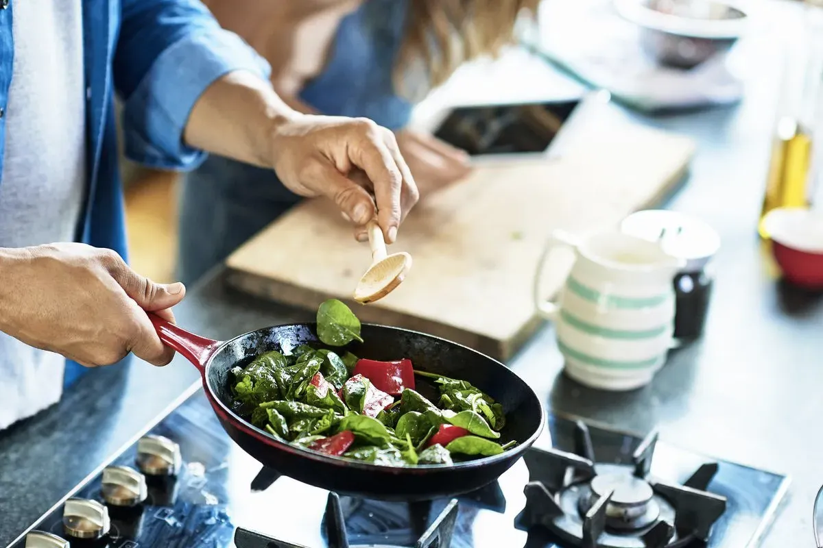 Manfaat memasak makanan sendiri di rumah dengan bahan yang segar